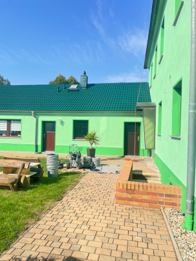 Dachbeschichtung in Moosgrün Dachbeschichtung wurde fertig gestellt