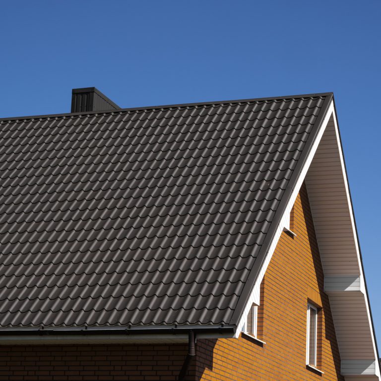 Dach mit neuer Dachbeschichtung